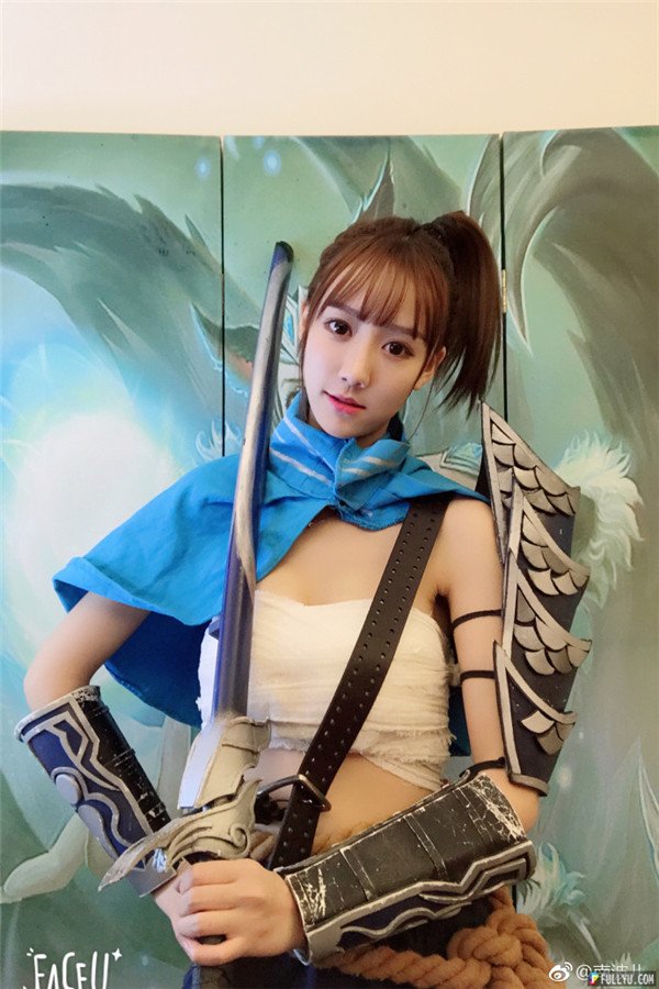 超正女主播cos《英雄联盟》亚索辣度破表 ,一抬手臂粉丝崩溃:女神幻灭