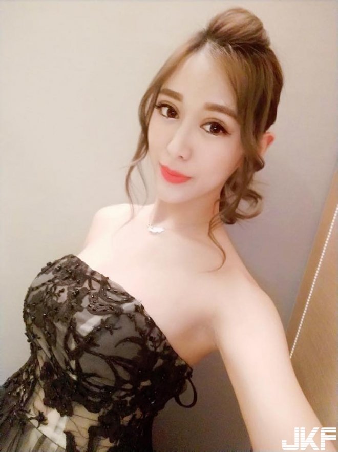 性感女郎「爱佳奈」极品颜值让人恋爱!饱满的「迷人美乳」画面好坏坏.